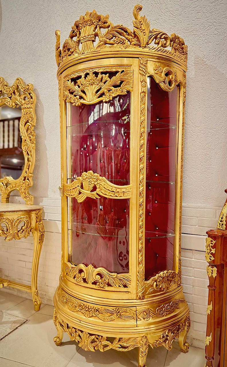 Cristaleira Curva Luís XV Folheada a Ouro — Unique Royal Styles