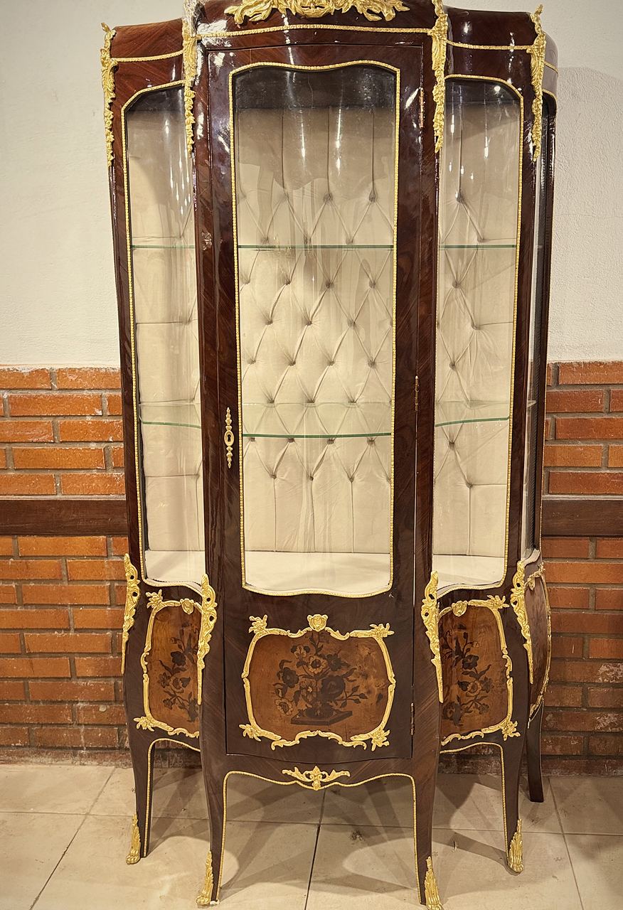 Cristaleira Luís XV Marchetada com Bronzes — Unique Royal Styles