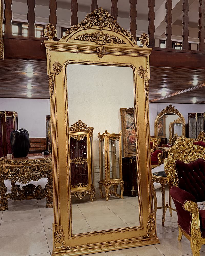 Espelho Clássico Folheado a Ouro, Entalhado à Mão — Unique Royal Styles