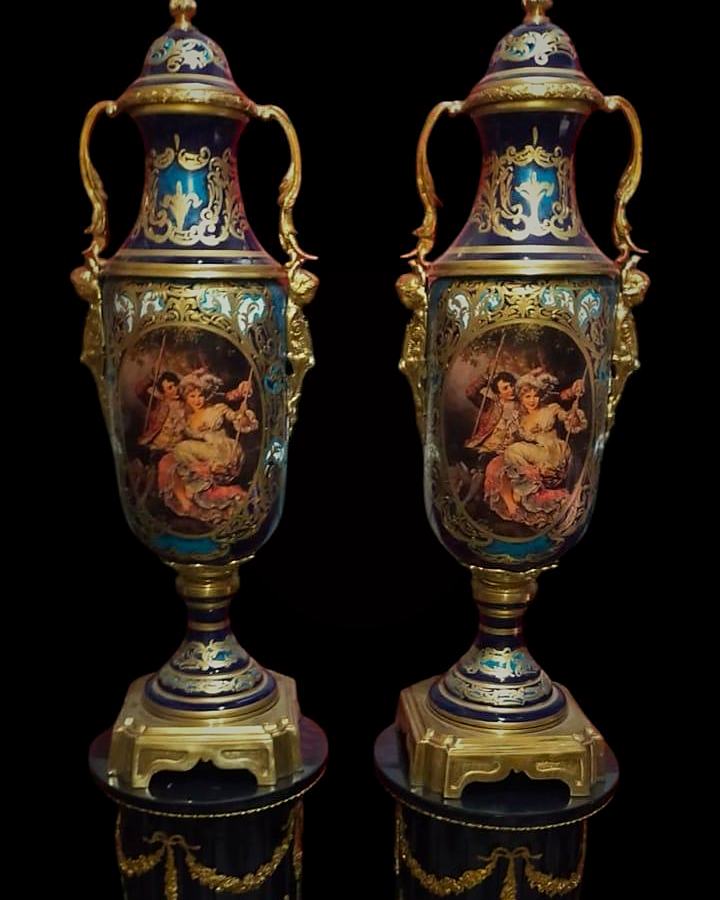 Par de Vasos de Cerâmica Azul com Colunas — Unique Royal Styles